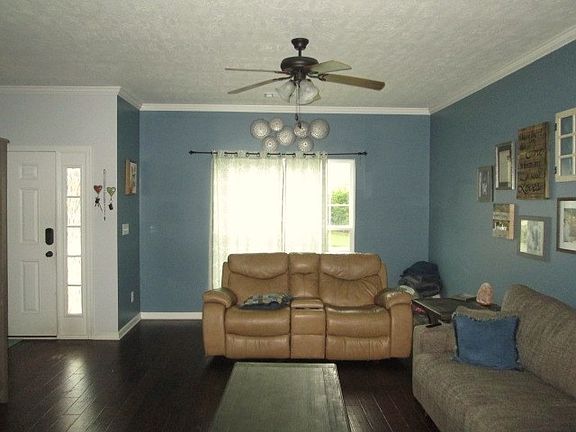 4th image of 851 Westlawn Dr