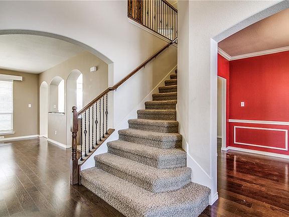 2nd image of 3042 Longhorn Ln