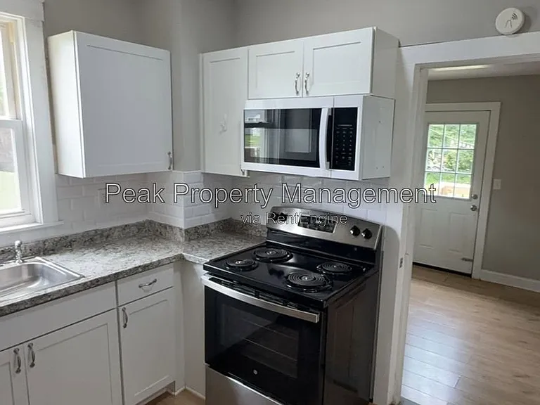 114 Lee Ave — Photo 6