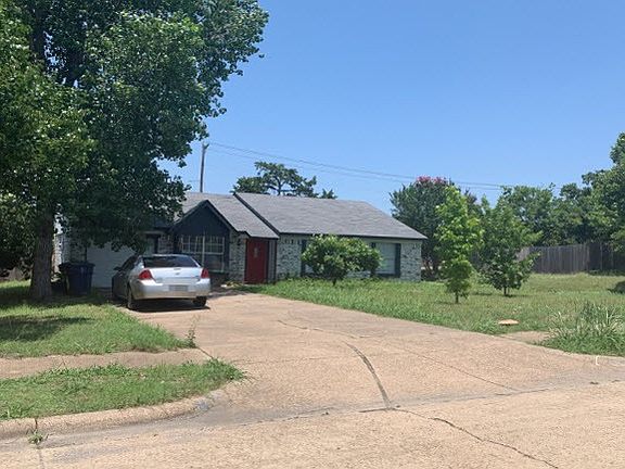 2nd image of 1013 High Hill Pl
