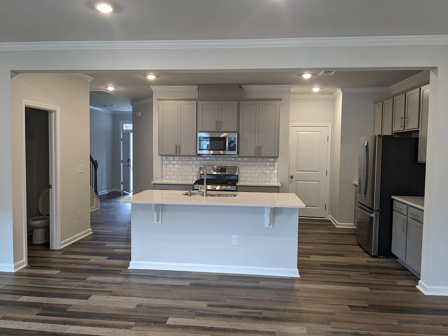 3 bed, 2.5 bath, 1990 sqft, $2,350 — Photo 3
