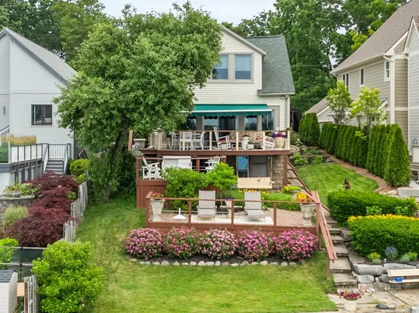 173 N North Shore Dr, Lake Orion, MI 48362