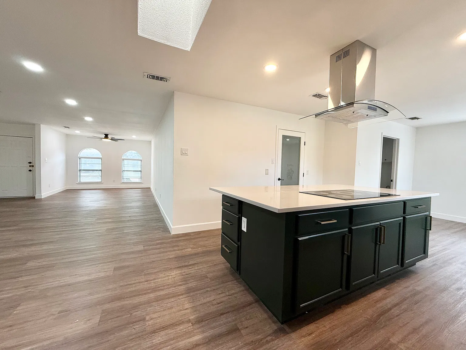 4 bed, 2131 sqft, $2,700 — Photo 4