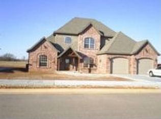 4002 Town Vu Rd, Bentonville, AR 72712