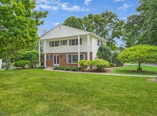 9 Brookfield Way, Mendham, NJ 07945