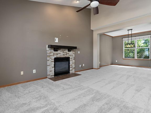 5th image of 5328 Finch Ln