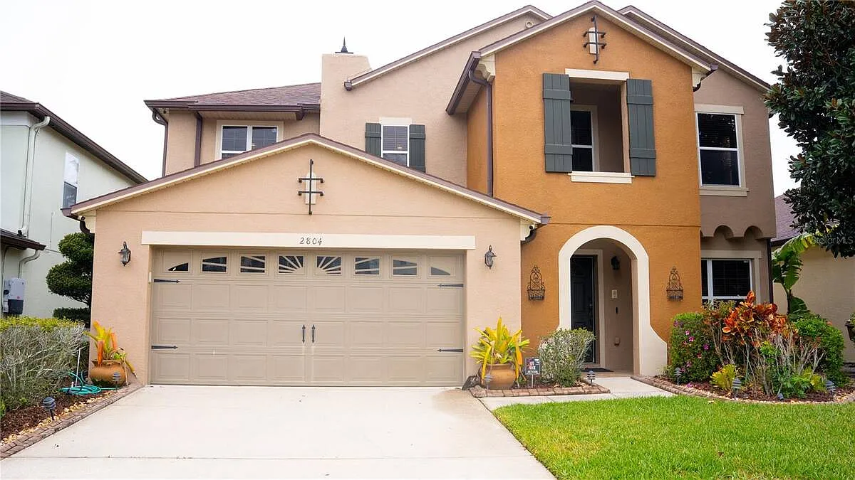 3 bed, 2.5 bath, 2560 sqft, $3,100 — Photo 1