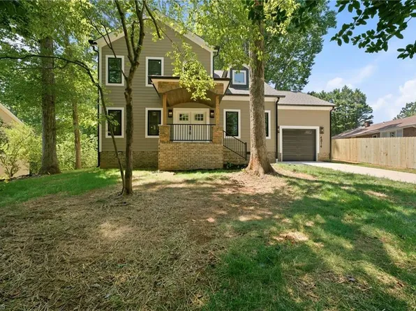 4814 Selwyn Dr, Winston Salem, NC 27104
