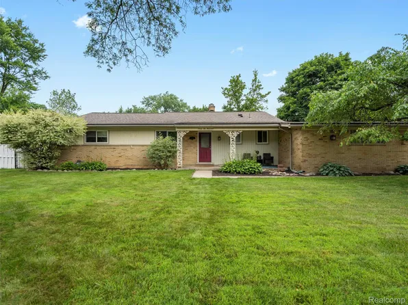 32000 Coronet Dr, Farmington Hills, MI 48334