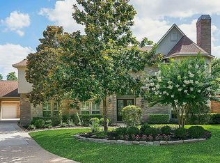 2 E Majestic Woods Pl, Spring, TX 77382