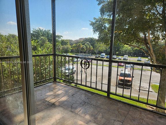 5th image of 7300 NW 17th St APT 319