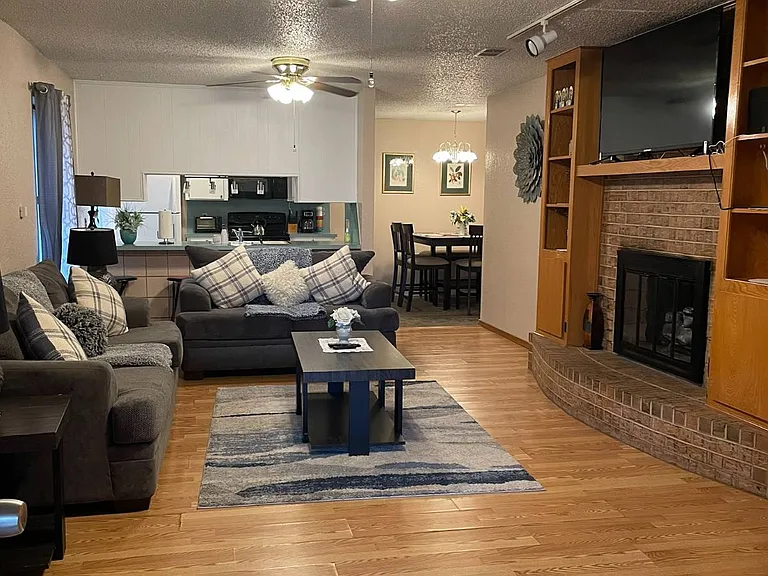 2707 NE Euclid Ave — Photo 1