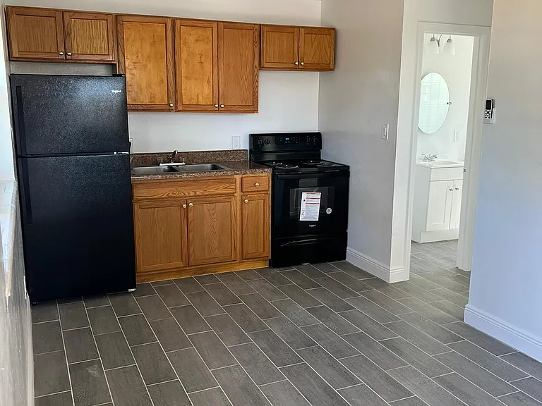 4421 N Clark Ave #B — Photo 2