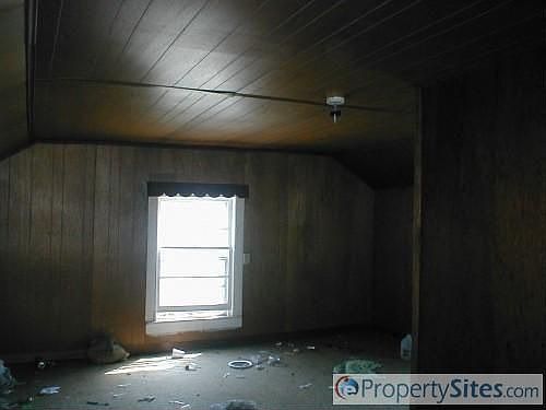 4th image of 258 Farley St