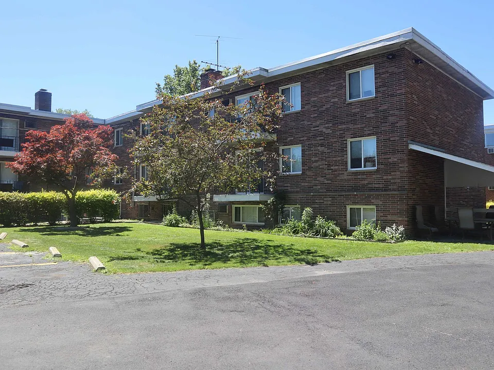 19111-19113 Bella Dr