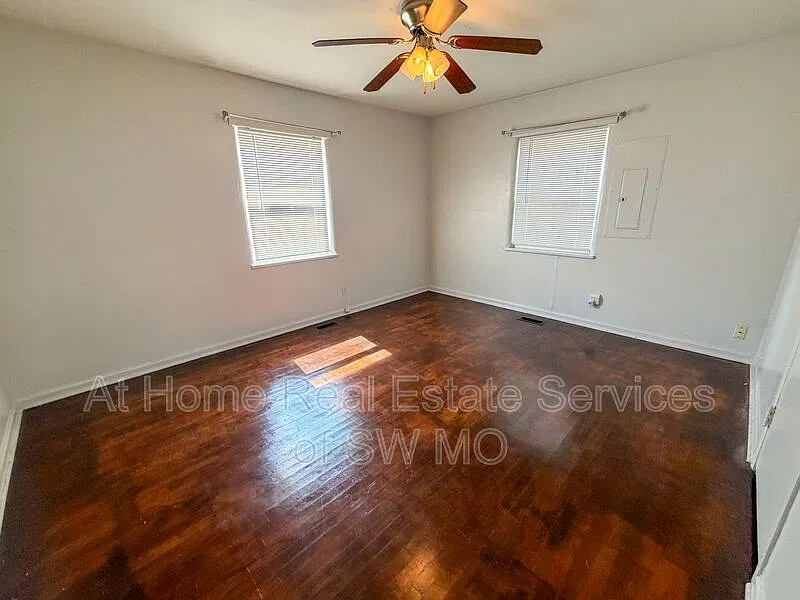 2 bed, 1.0 bath, 904 sqft, $980 — Photo 4