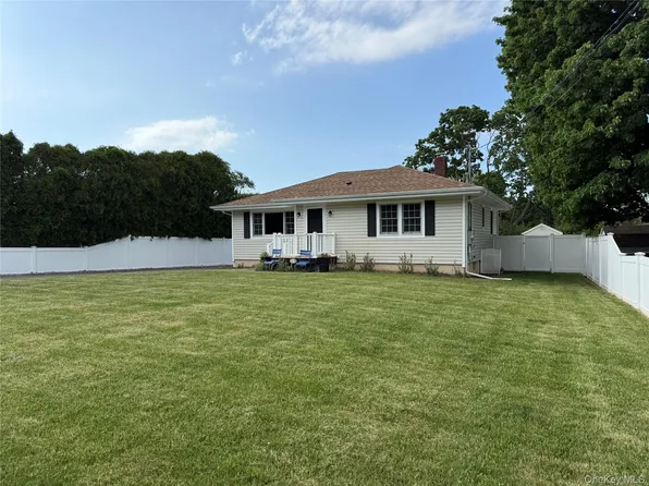 315 Wicks Road, New Suffolk, NY 11956