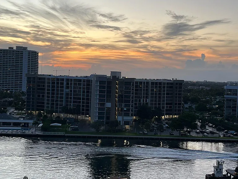 3505 S Ocean Dr #1104 — Photo 35