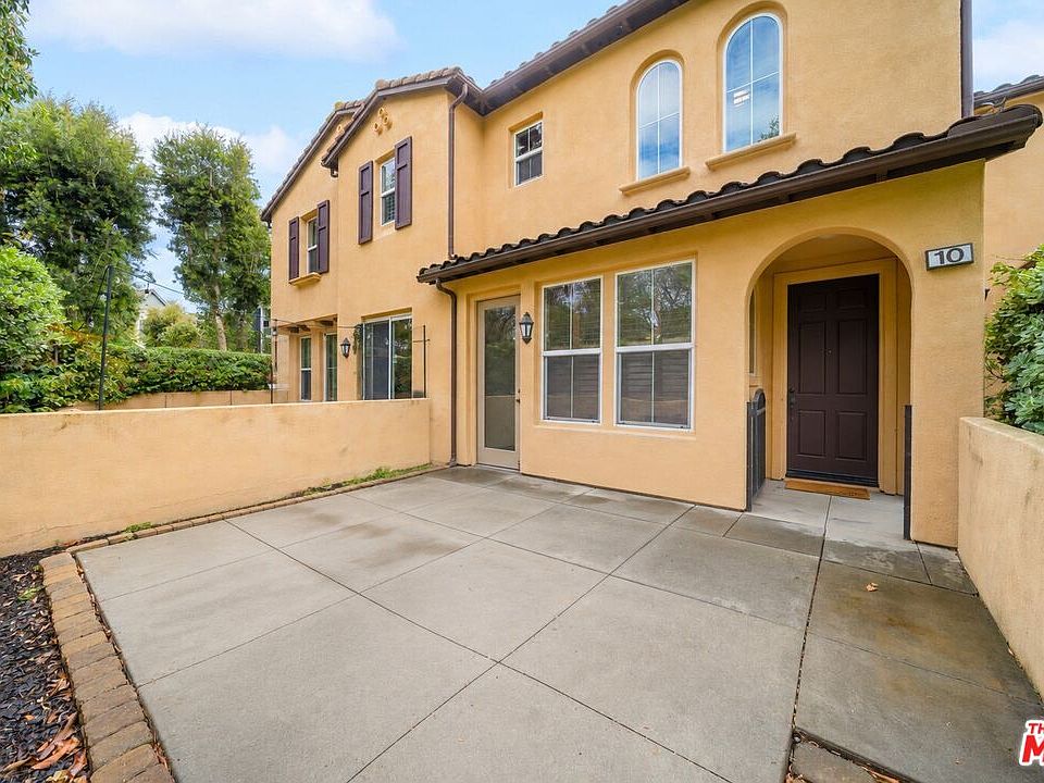 1st image of 10 Aryshire Ln