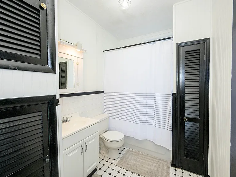 211 E Main St #B — Photo 8