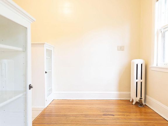 3rd image of 183 Chatsworth St S APT 202