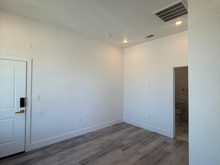 111-4514 Bryan St — Photo 8