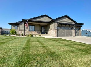 565 20th St SE, Le Mars, IA 51031