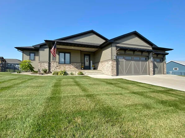 565 20th St SE, Le Mars, IA 51031