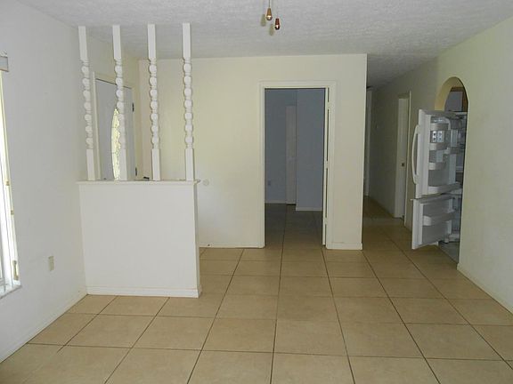 Front Entrance/Livingroom