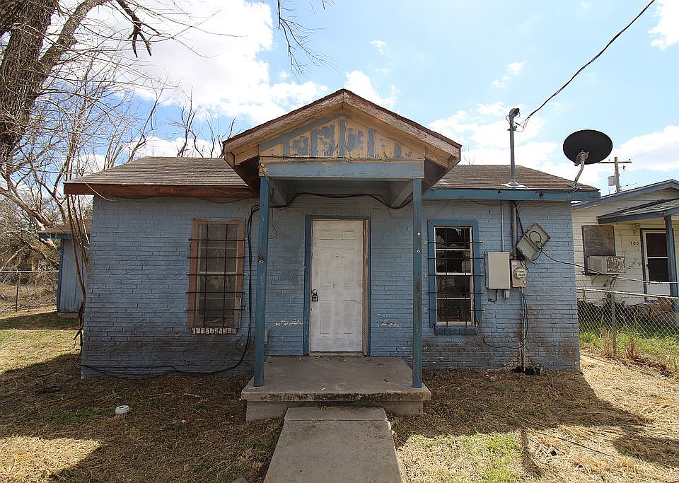 1st image of 304 Nayer St