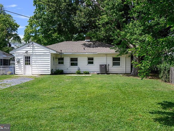 4th image of 122 Prospect Ave