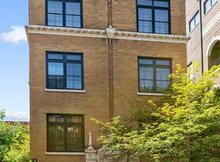 545 W Roscoe St #1, Chicago, IL 60657