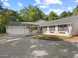 216 Hickory Ln, Hampstead, NC 28443