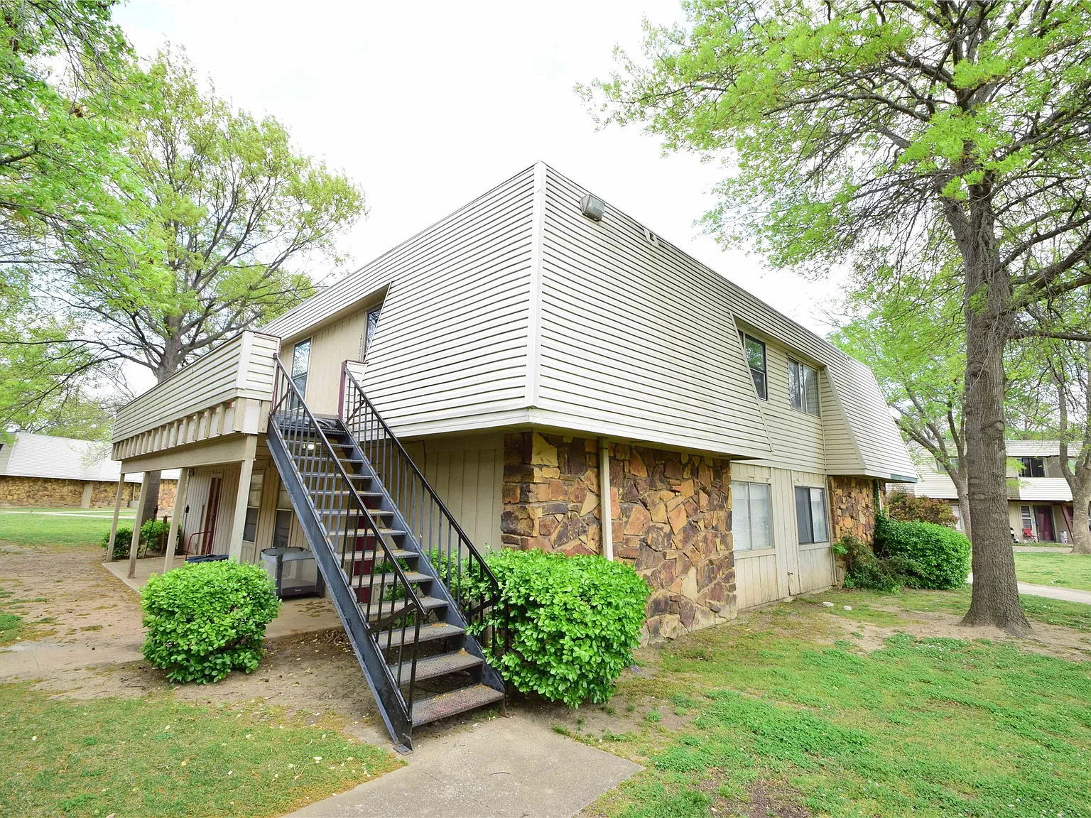 3 bed, 2.0 bath, 1150 sqft, $1,400 — Photo 1