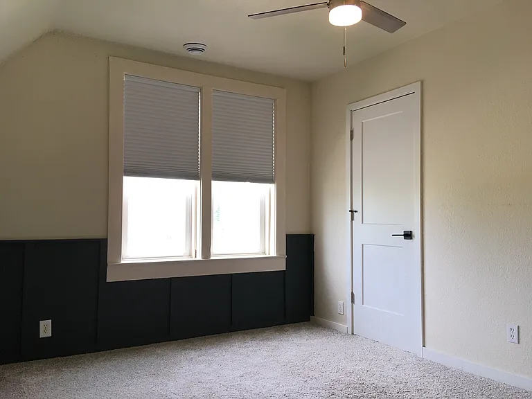 106 1st Ave NE #1/2 — Photo 8