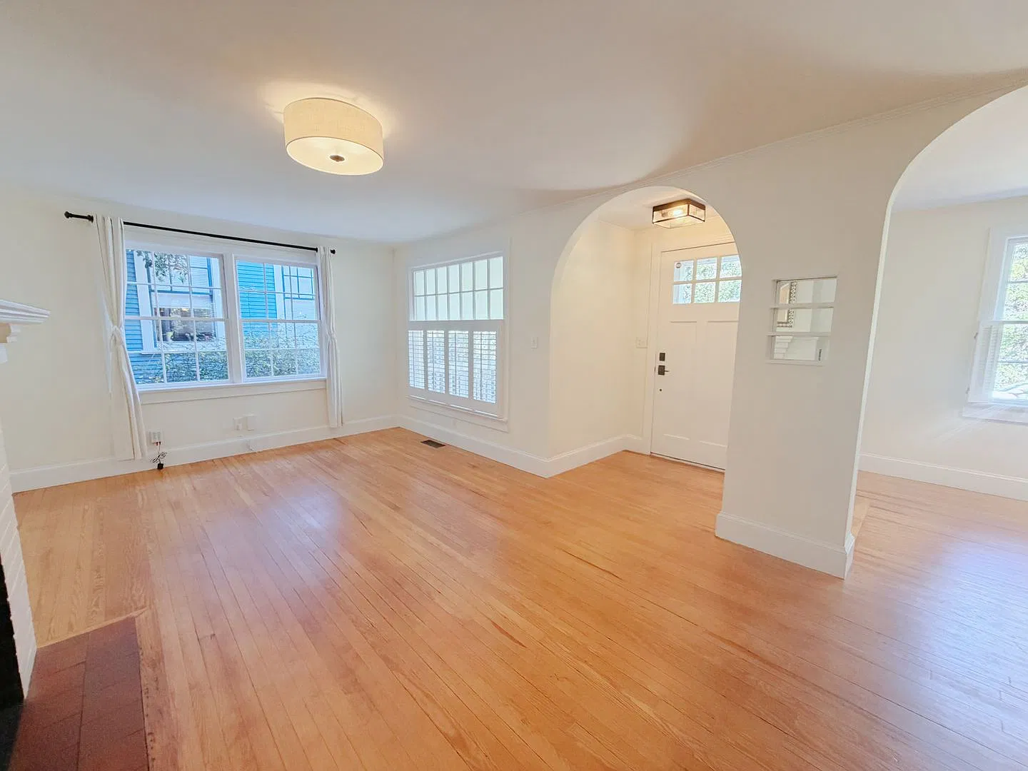Amazing 4 bedroom house available now — Photo 3