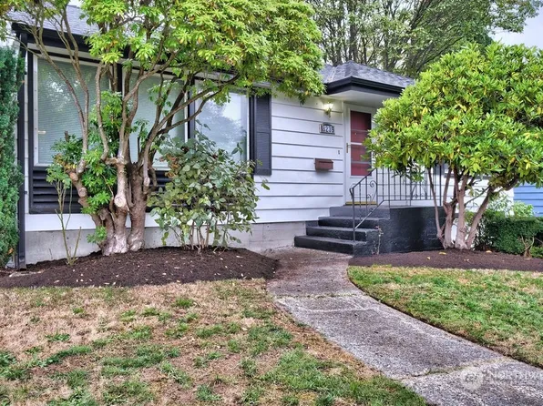 8239 40th Avenue NE, Seattle, WA 98115