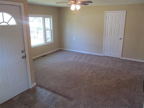 5th image of 585 Parkway Dr