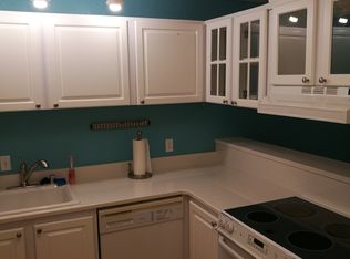 25076 Lake Fenwick Rd APT B, Kent, WA 98032