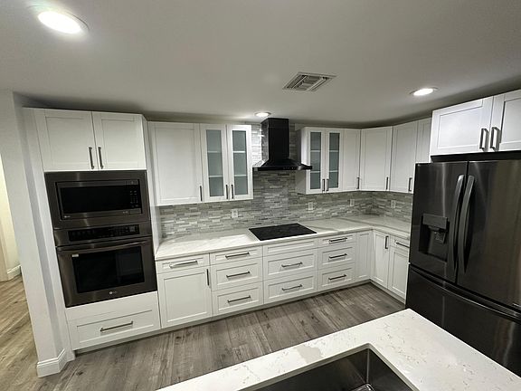 3rd image of 1025 NE 32nd Ln