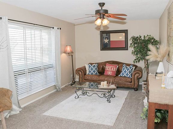 3rd image of 709 Lewis Dr