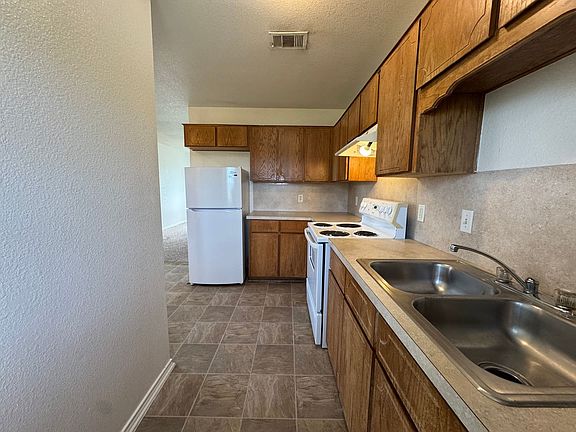 5th image of 2005 Monte Carlo Ln APT D