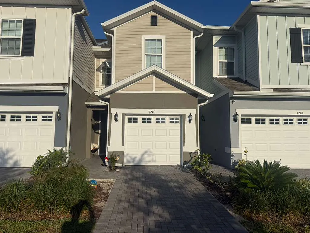 3 bed, 2.5 bath, 1524 sqft, $2,299 — Photo 2