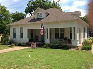 304 S Adams St, Mc Gregor, TX 76657
