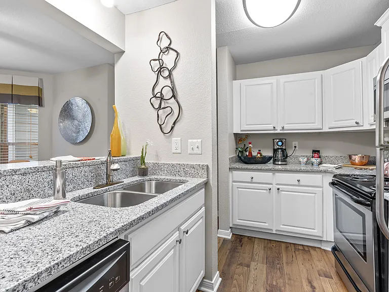 Regency Place — Photo 16