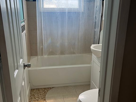 4th image of 306 Greenbriar Dr