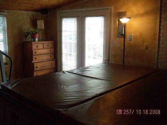 Florida Room w/Hottub