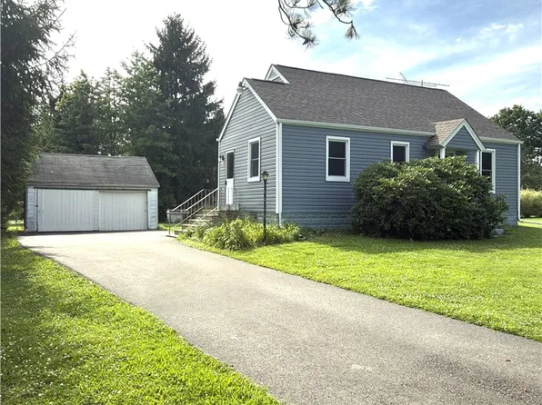 201 Fairway Ln, Butler, PA 16002