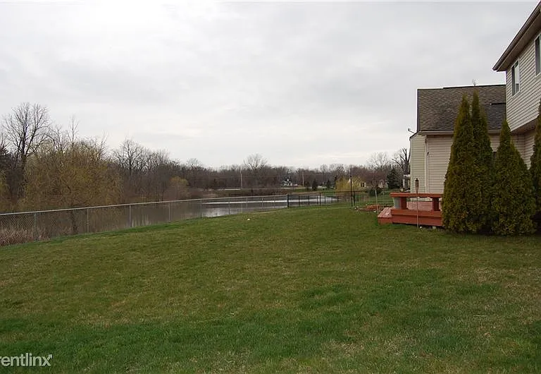 6710 Summerdale Ct E — Photo 2