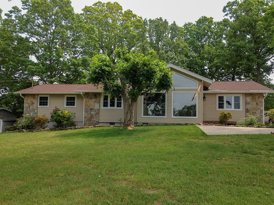 1st image of 600 Woodland Dr